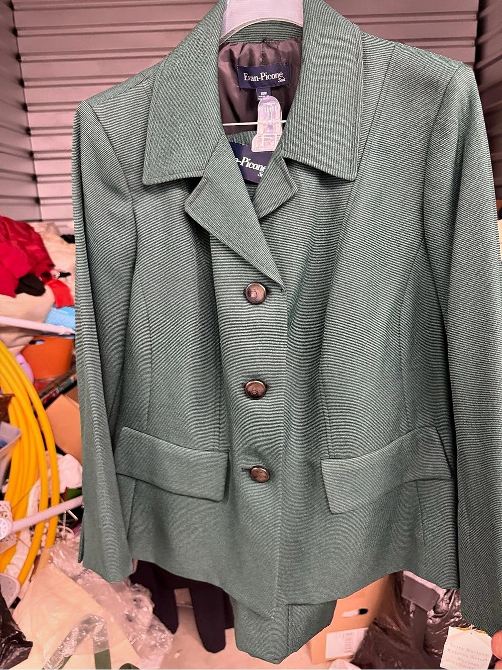 Liz Claiborne Women's Green Blazer and skirt Like New with tags30